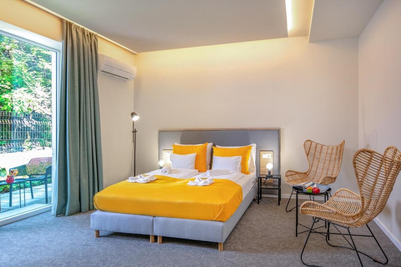 Yacht Club Hotel 3*